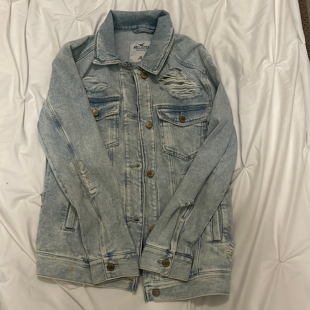 HOLLISTER RIPPED JEAN JACKET